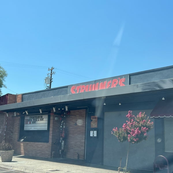 Strummer's Bar and Grill